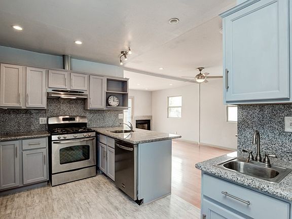 2nd image of 716 Pacific Ln