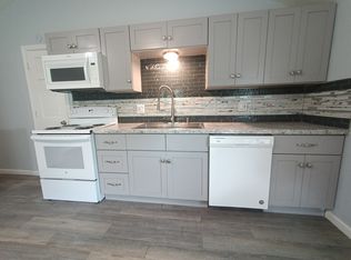808 S Crane St #B, Independence, MO 64050