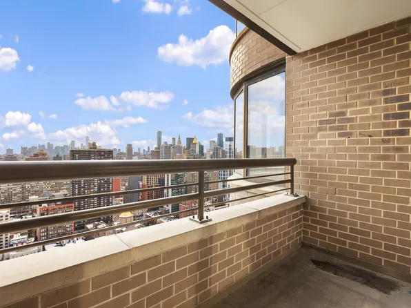 330 East 38th Street image 1 of 5