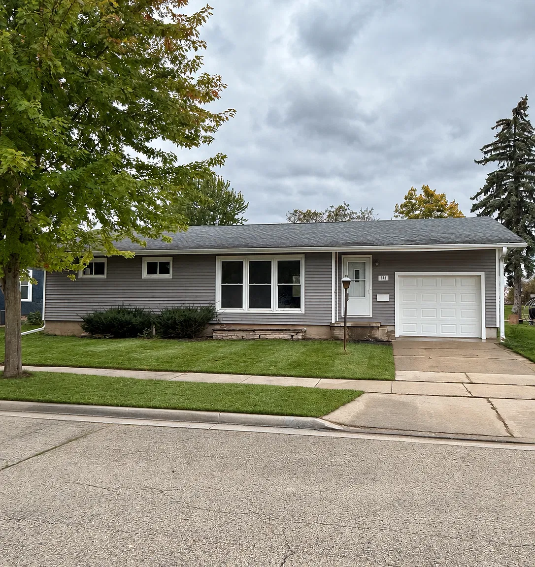 3 bed, 1056 sqft, $2,000 — Photo 1