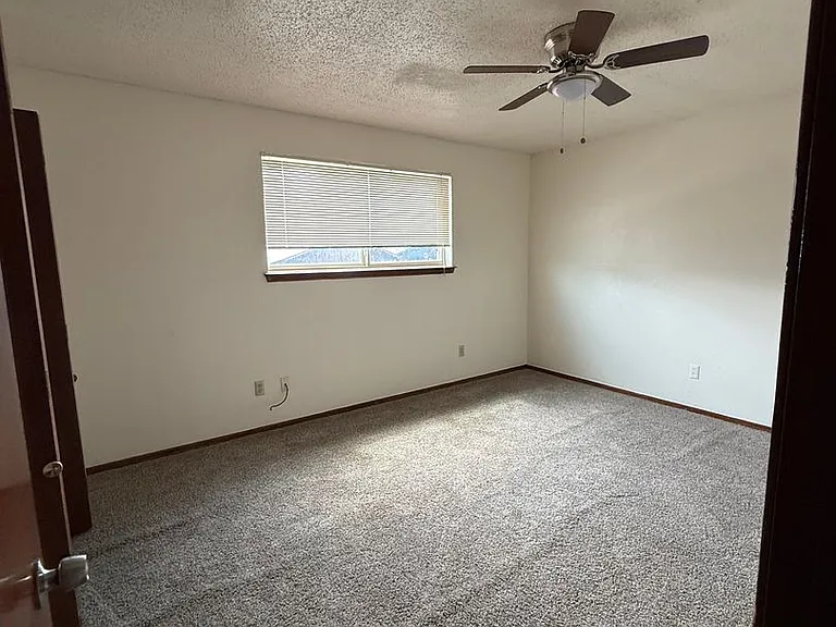 Fox Valley Apartments — Photo 39