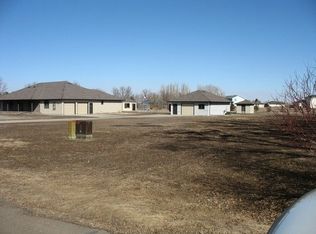 4951 Willow Oaks Rd, Bismarck, ND 58504