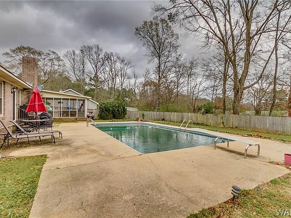 3rd image of 11274 Red Oak Dr