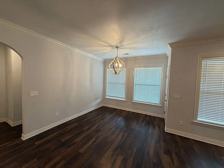2307 Brook Ln — Photo 5