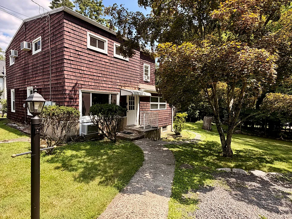 10 Kinderkamack Rd #1