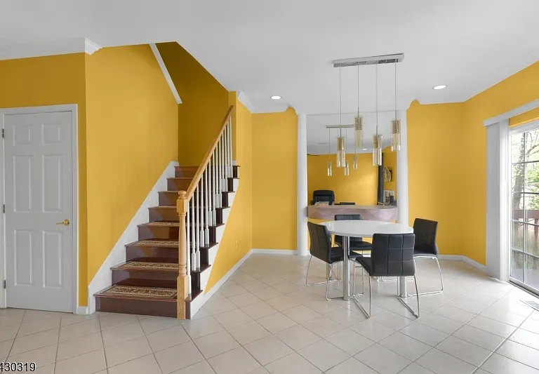 72 Albert Ct — Photo 24