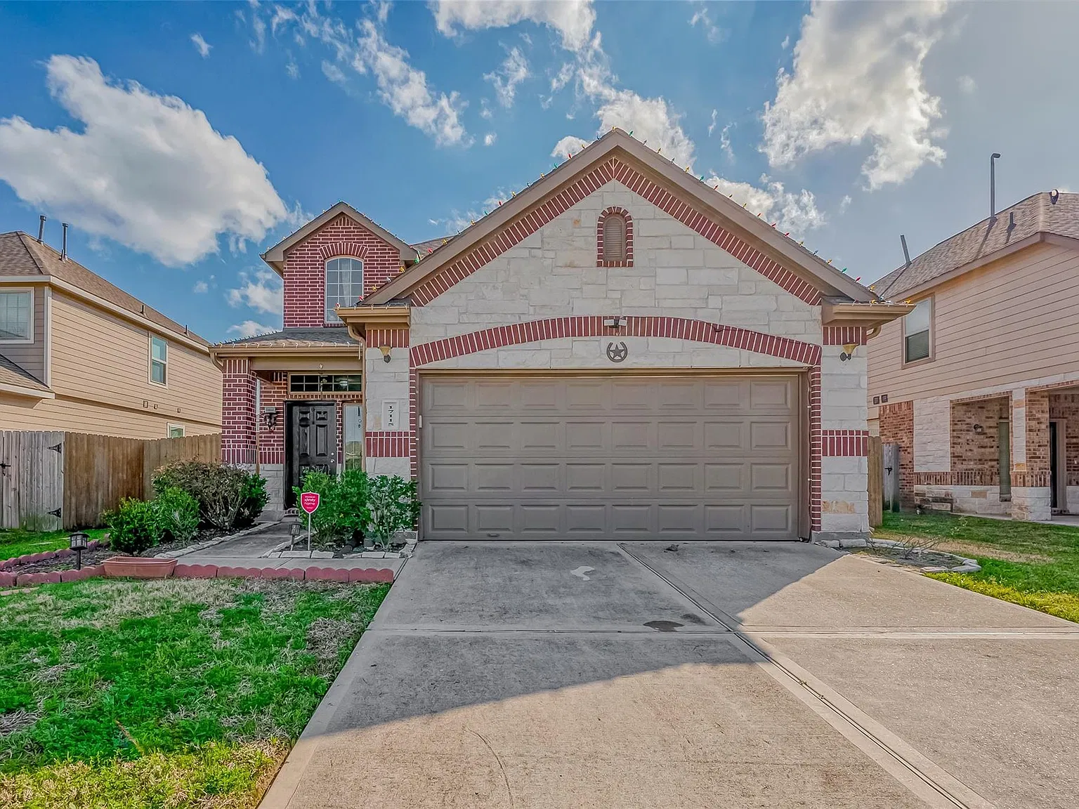 4 bed, 2.5 bath, 2850 sqft, $2,750 — Photo 2