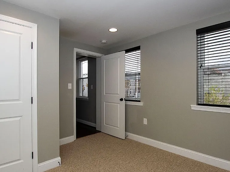 1246 Light St #B — Photo 14