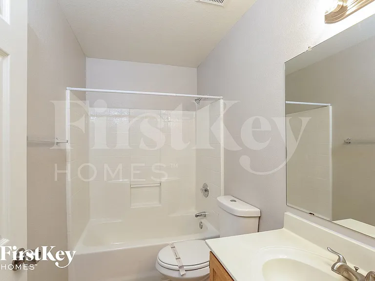 8735 W Sierra Vista Dr — Photo 13