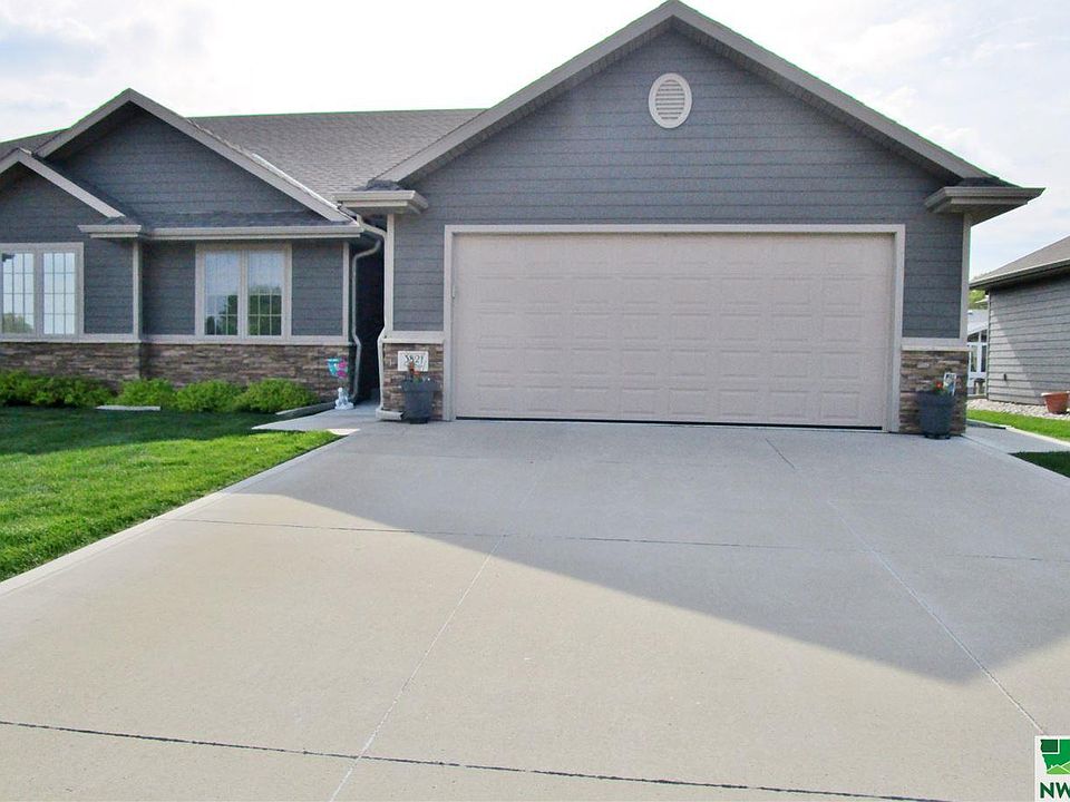 1st image of 3821 Park Pl