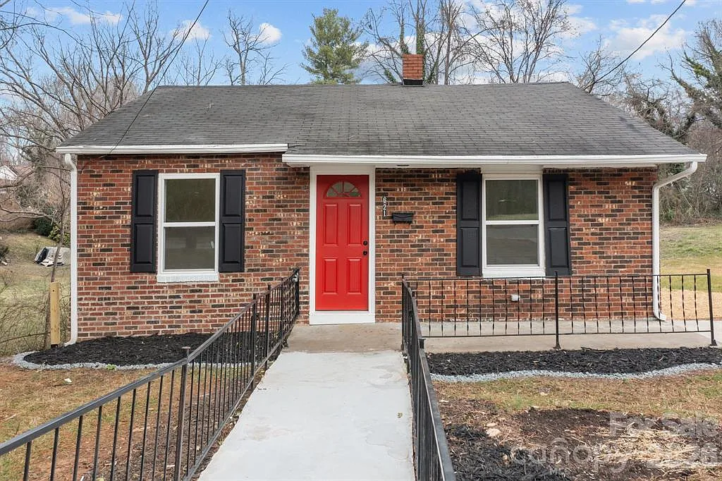 2 bed, 900 sqft, $1,300 — Photo 2