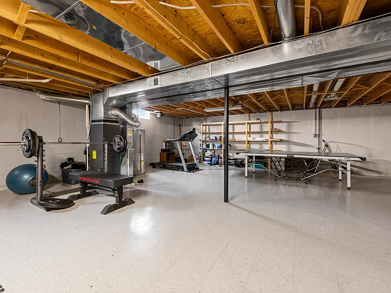 20450 Naves Dr — Photo 26