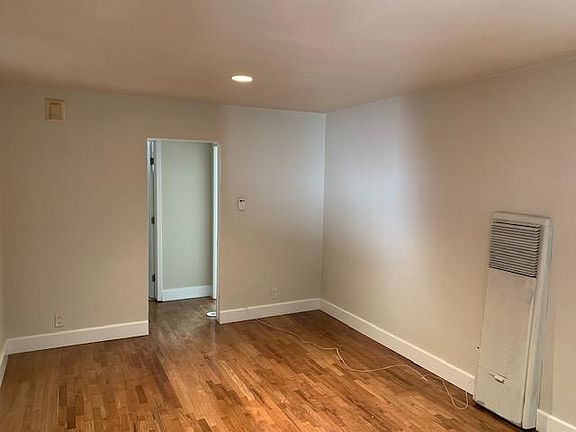2nd image of 10438 Santa Monica Blvd
