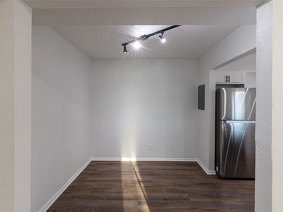 5th image of 5921 Gaston Ave #E9bb4d902