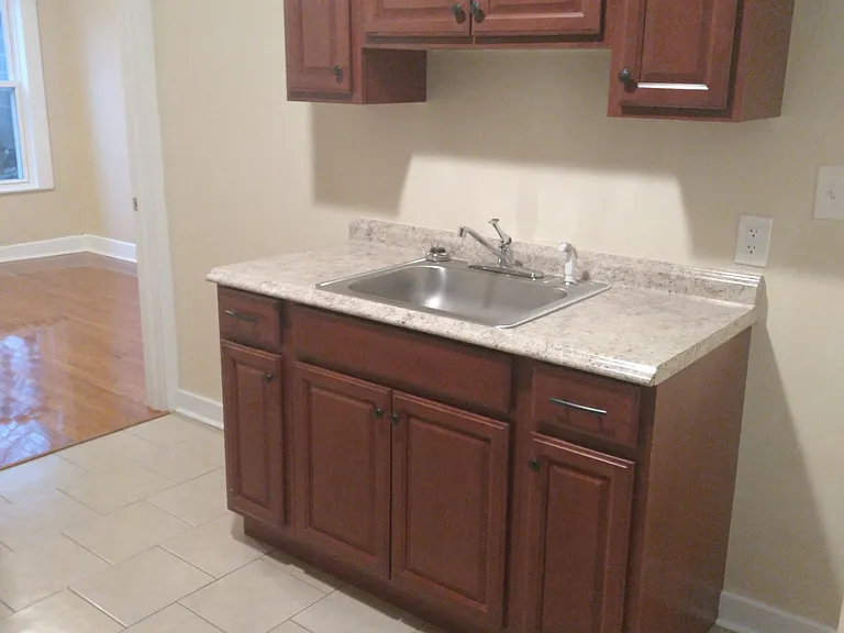 32 Vine St #R1 — Photo 5