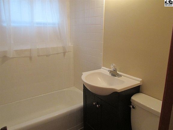 4th image of 2804-2806 N Washington