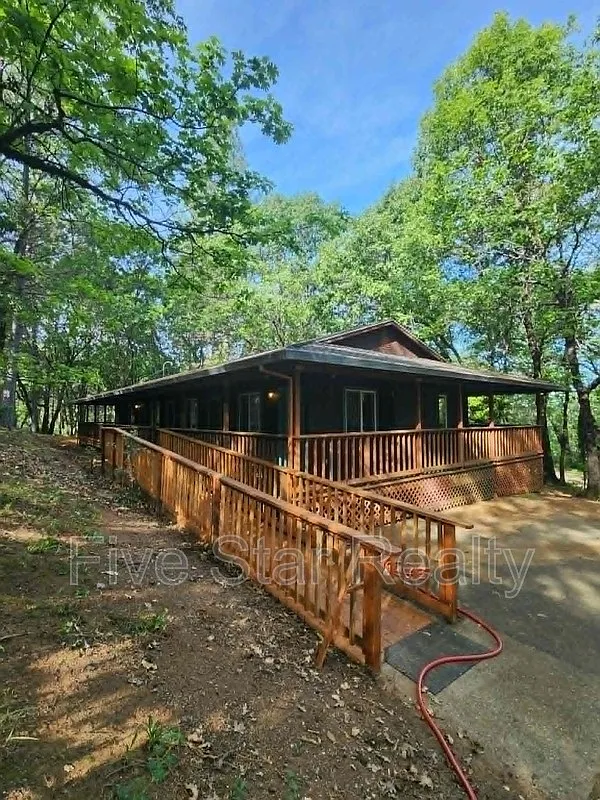 2 bed, 1.0 bath, 750 sqft, $1,400 — Photo 1