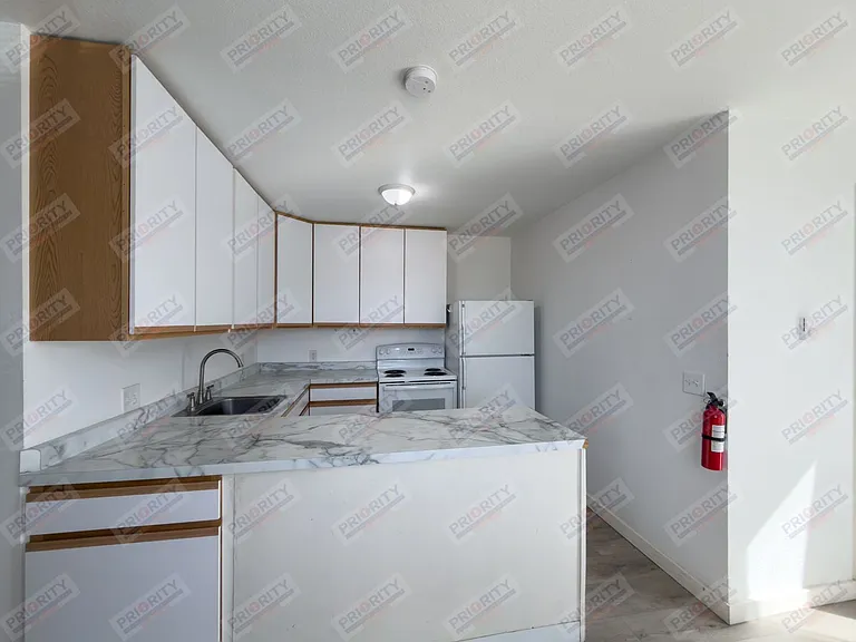 1409 E 12th St — Photo 18