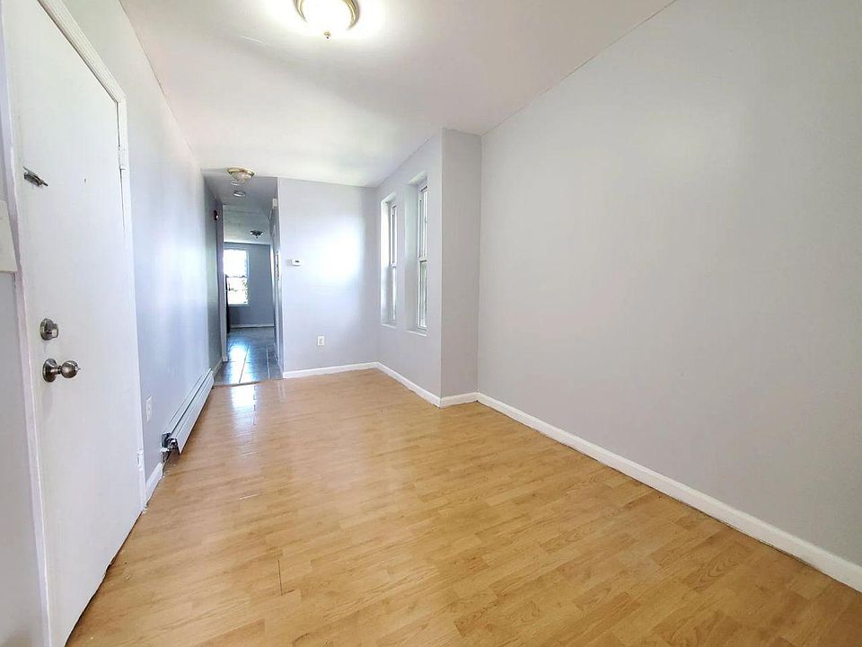 2nd image of 10 Alexander St #C1