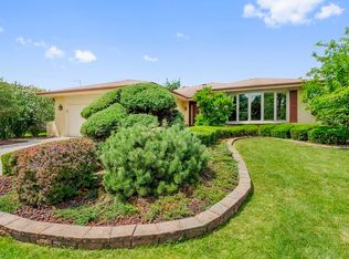 1400 Spruce Ln, Westmont, IL 60559