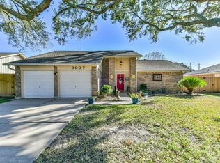 3007 Chester Dr, Pearland, TX 77584
