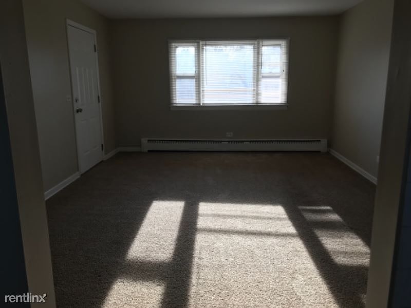 1st image of 2618 W Cornelia Ave