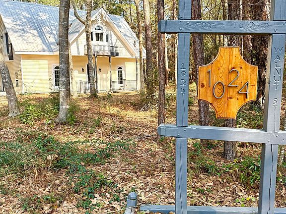 3rd image of 1024 Walnut St