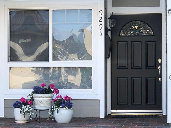 Front door - mailbox with key access