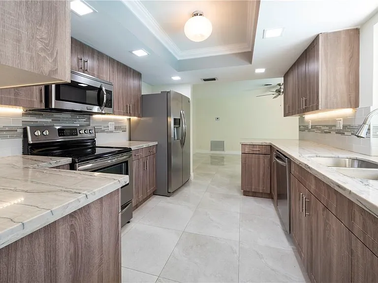 5200 NE 15th Ave — Photo 5