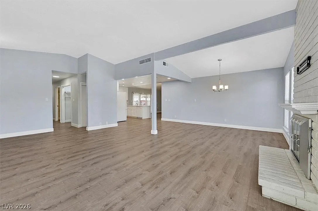 4 bed, 2.0 bath, 1946 sqft, $2,695 — Photo 3