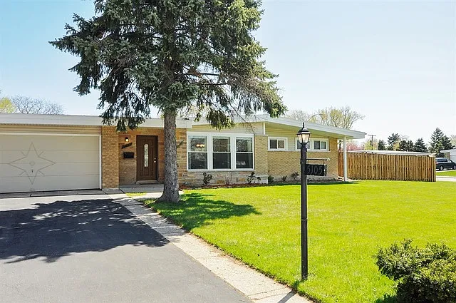 5105 N Mission Dr photo 1