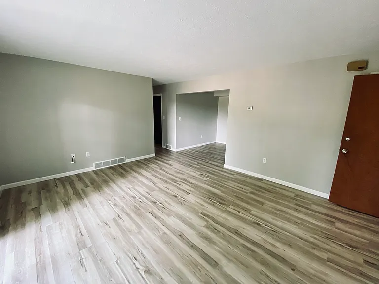 1311 Old Eagle Dr — Photo 3
