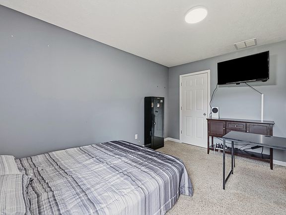 3rd image of 146 Tucker Cir