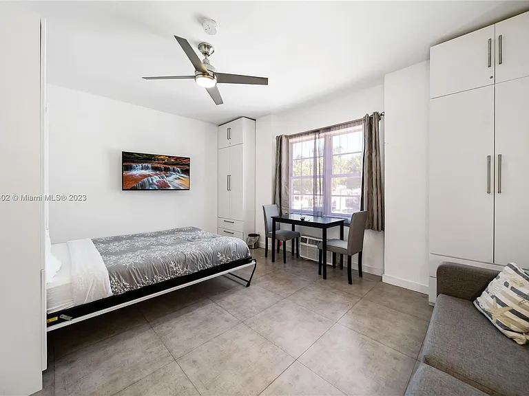 7300 Ocean Ter #110 — Photo 9