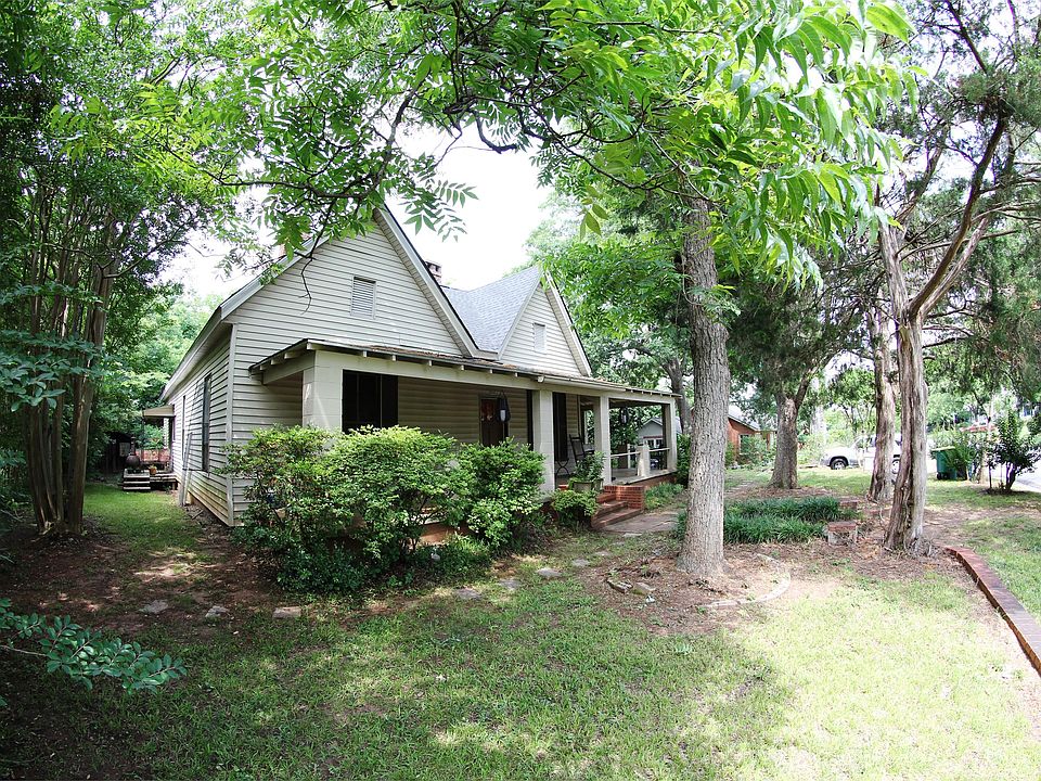 Front of main house. Private side porch on left side.