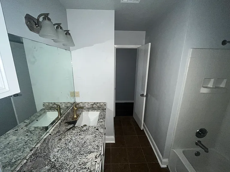 5305 Champions Dr — Photo 10