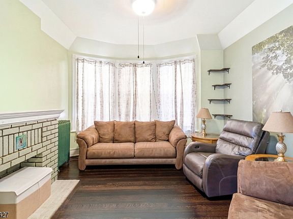 3rd image of 257 Parker St