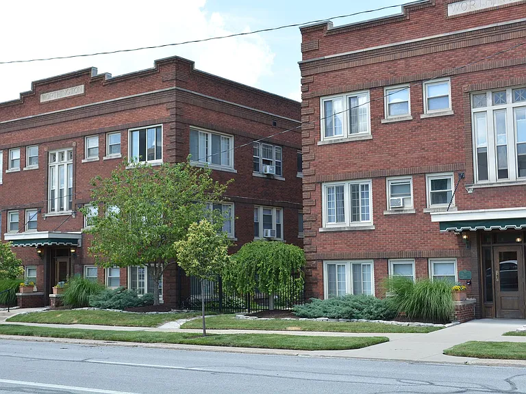 Historic Worthington Manor Apartments — Photo 1