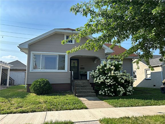 2nd image of 608 Plum St