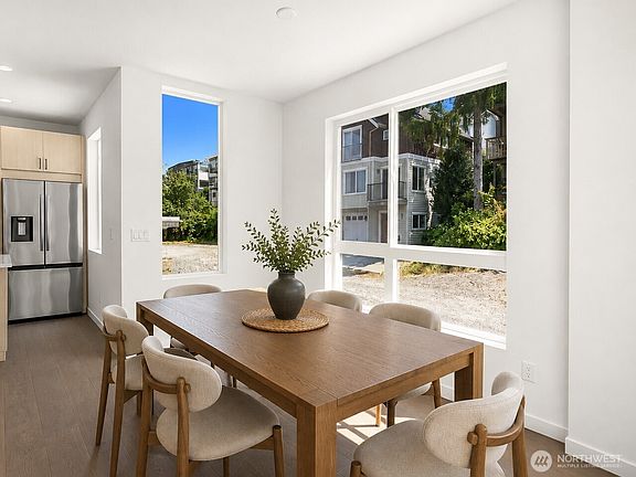 5th image of 2538 14th Avenue W #E
