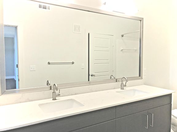 4th image of 1670 S Lakeshore Blvd #6036