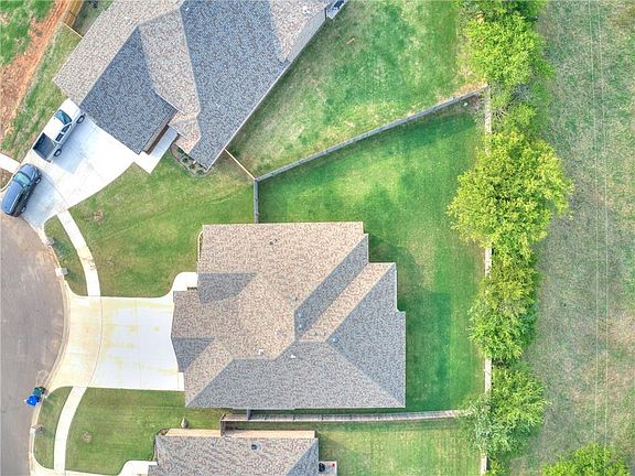 2nd image of 1322 Pebble Pond Dr