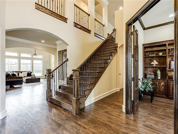 2nd image of 7249 Greystone Ln