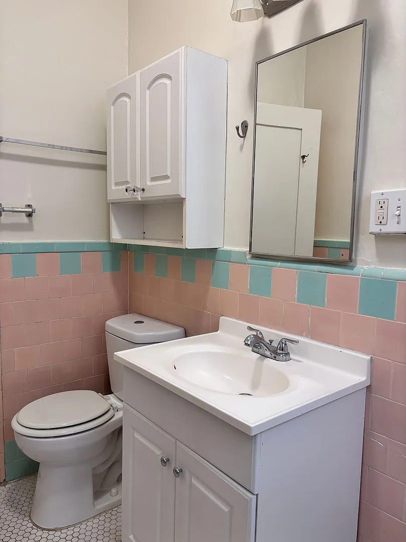 422 N. Hayworth Ave. — Photo 2