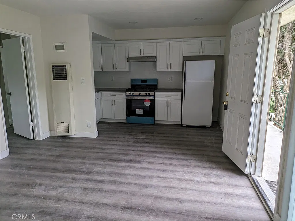 1555 Artesia Blvd — Photo 4