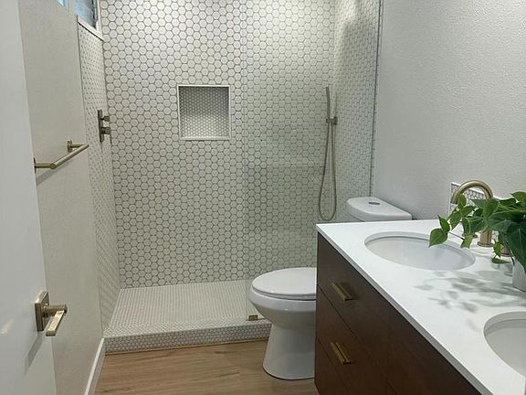3rd image of 71861 Eleanora Ln