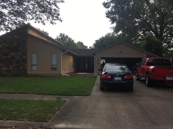1012 S Roselawn Dr, West Memphis, AR 72301