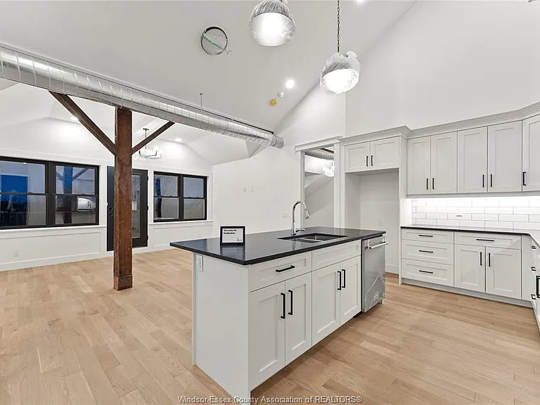 247 Brock St #403 — Photo 3