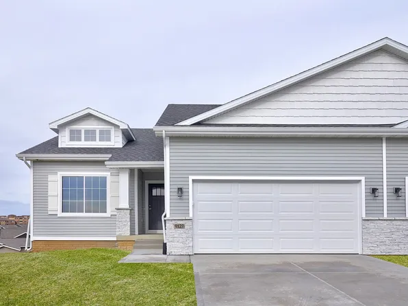 9127 Robinson Dr, West Des Moines, IA 50266