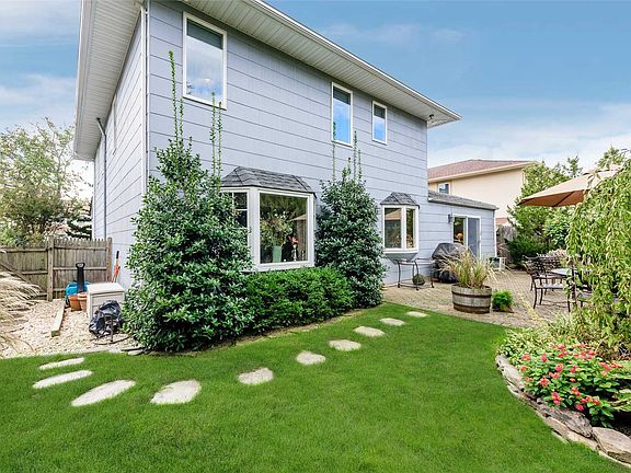 3rd image of 26 Reynolds Dr